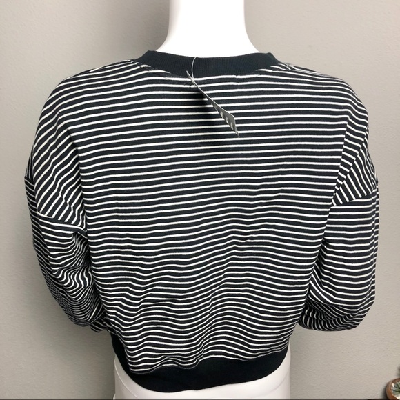 Cropped Sweater Black White Stripe Multiple Sizes - Picture 3 of 6